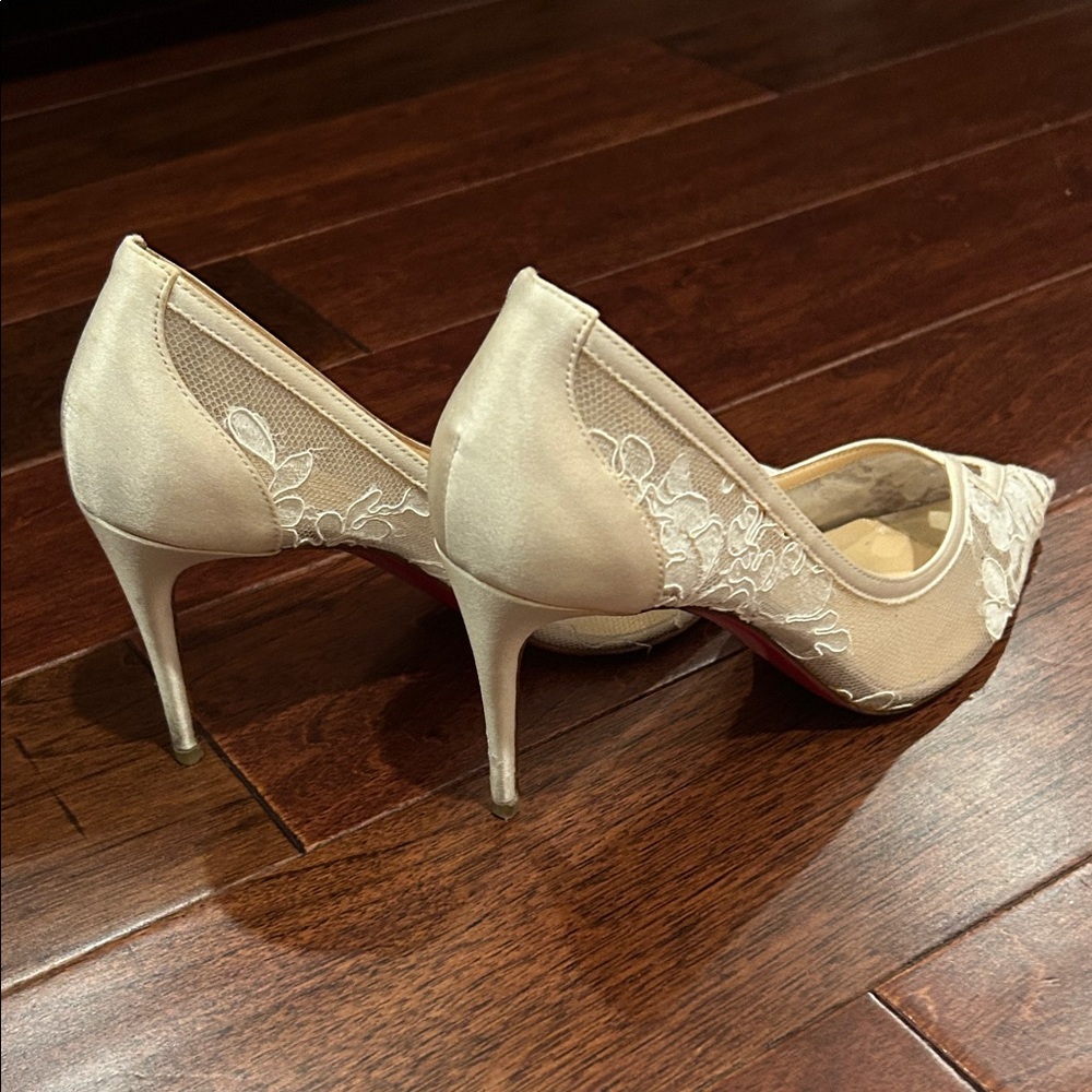Christian Loubiton white lace Heels - Picture 5 of 7